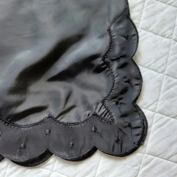 Vintage Black Barbizon Candie Tafredda Scalloped Edges Sexy Unique‎ Slip Dress